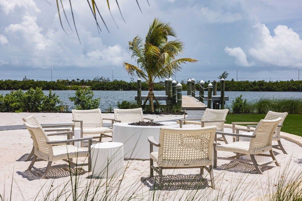 New Waterfront Home - Dreamside House House 52