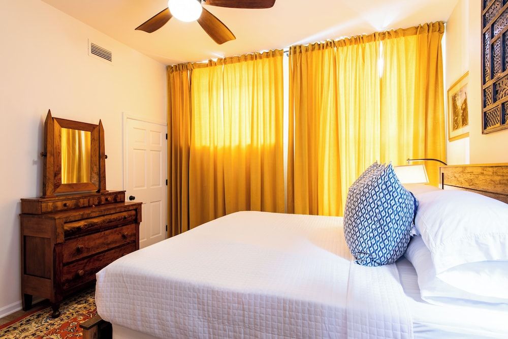 Classic Room, City View