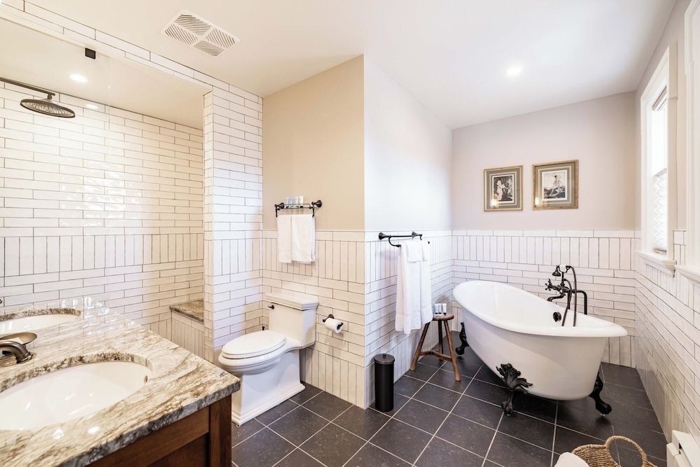 The Willoughby House Deluxe Studio Suite 3