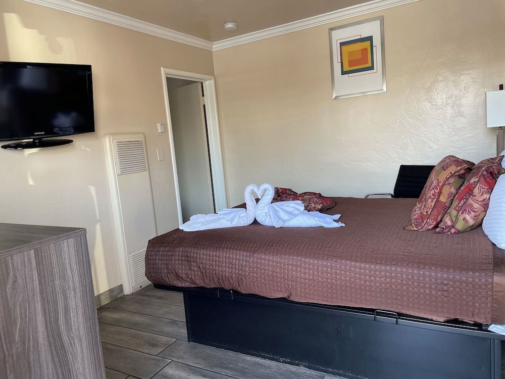 Holland Inn & Suites Family Room 2