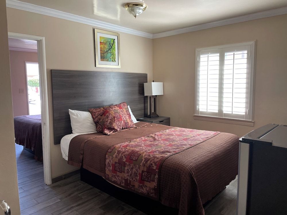 Holland Inn & Suites Family Room 3