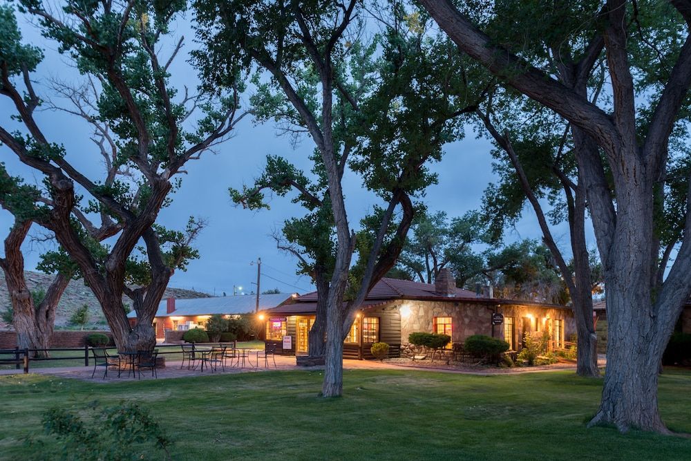 Thunderbird Lodge