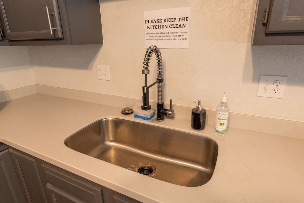 The Junction Hotel and Hostel Basic Shared Dormitory, Women only 7