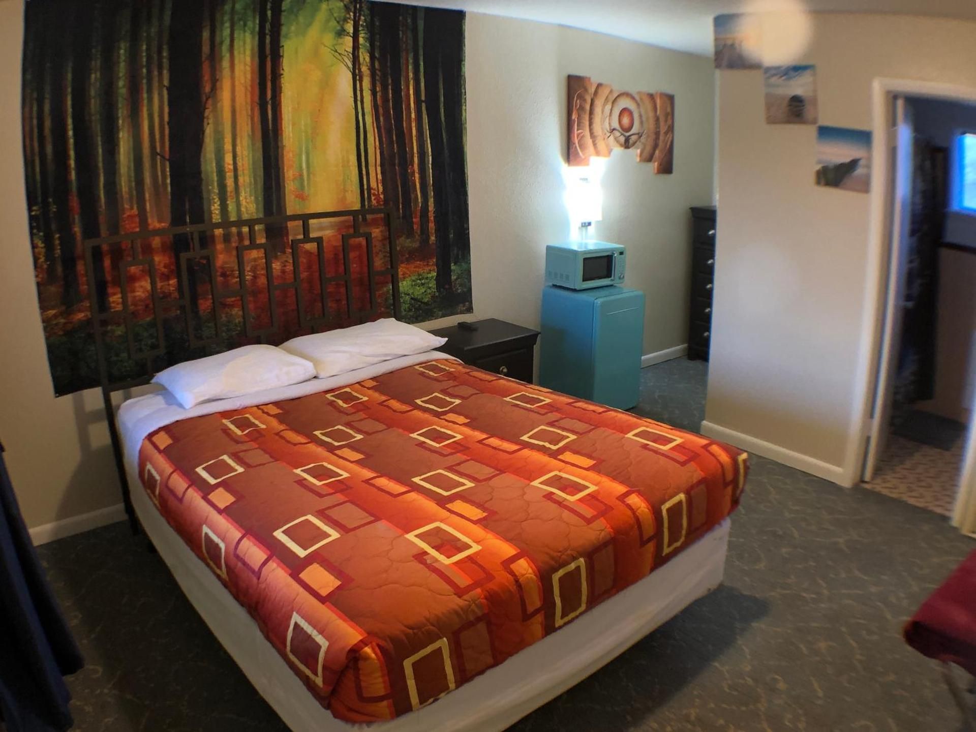 Queen Room with Mountain View