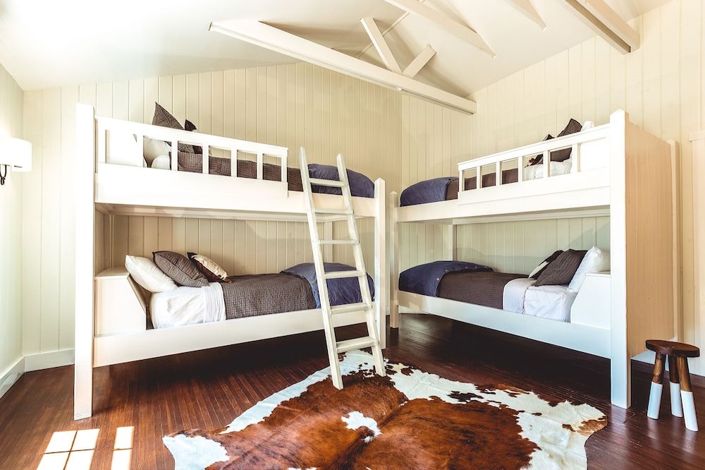 Stables Inn The Bunk House 2