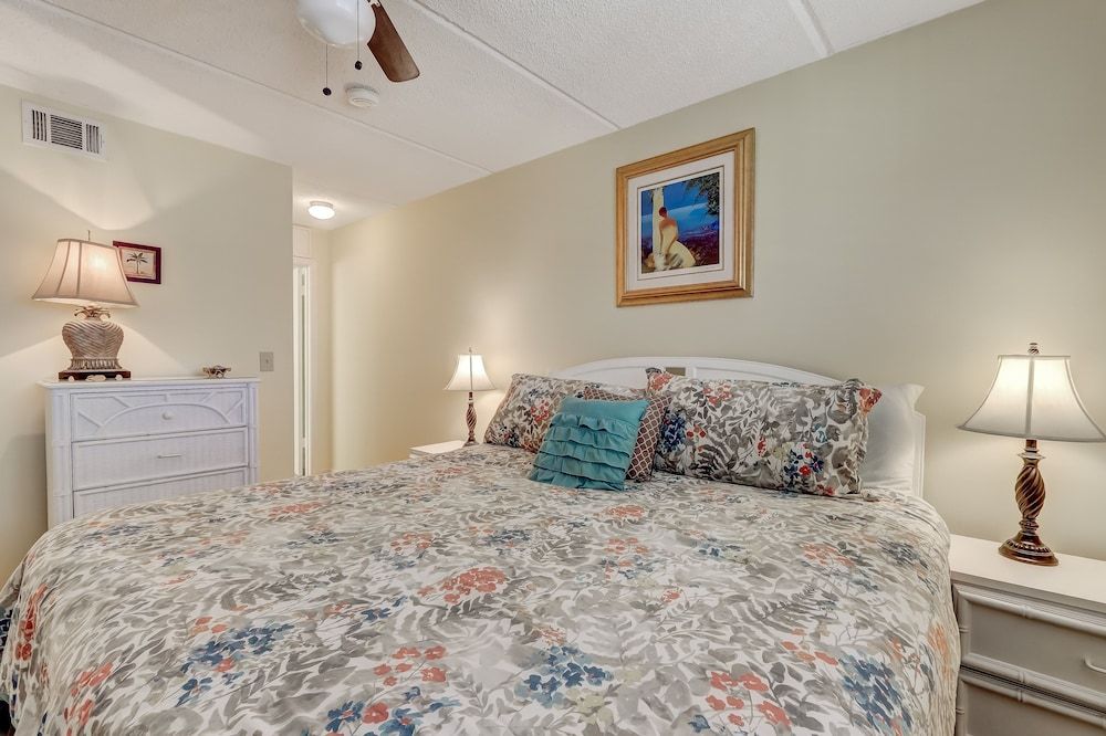 Condo, 2 Bedrooms