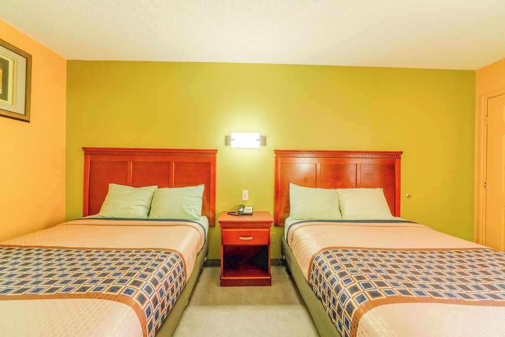 Crown Inn By OYO Denver Tx Room, 2 Double Beds, Non Smoking 9