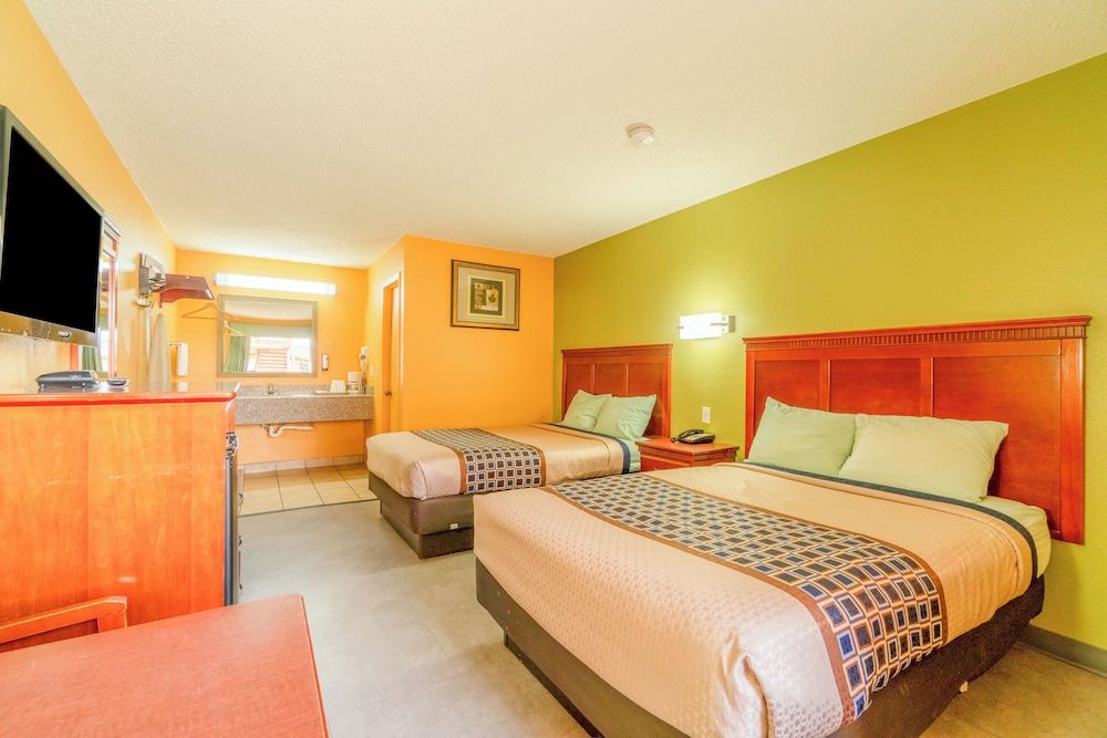 Crown Inn By OYO Denver Tx Room, 2 Double Beds, Non Smoking 5