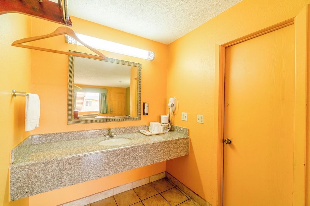 Crown Inn By OYO Denver Tx Room, 2 Double Beds, Non Smoking 10