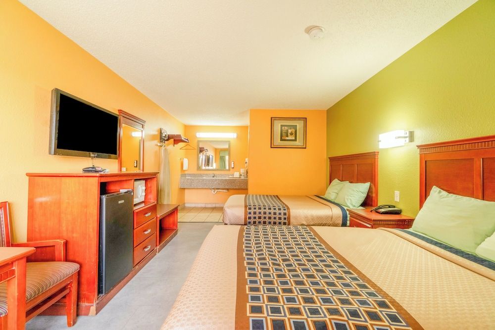 Crown Inn By OYO Denver Tx Room, 2 Double Beds, Non Smoking 6