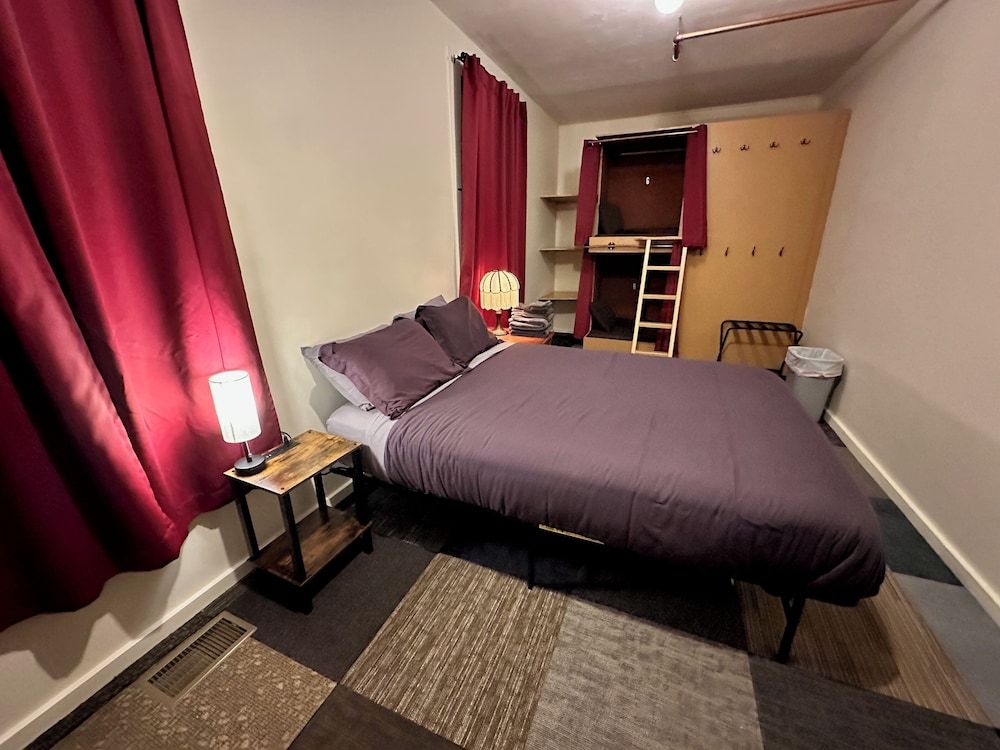 West River House Family Room, Shared Bathroom