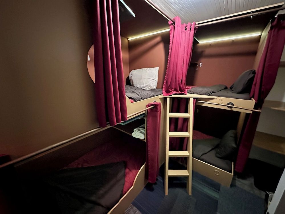 West River House Basic Quadruple Room, Shared Bathroom 6