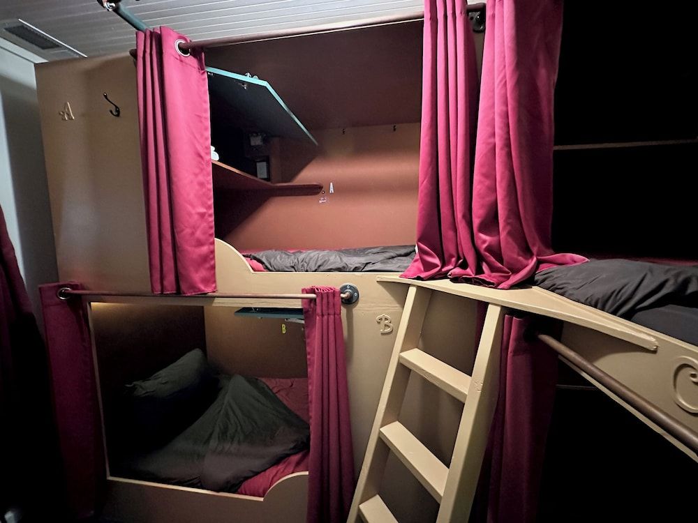 West River House Basic Quadruple Room, Shared Bathroom