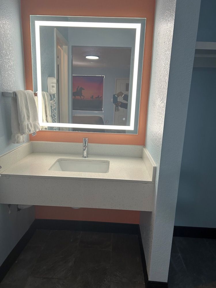 Lovington Inn Standard Single Room 5