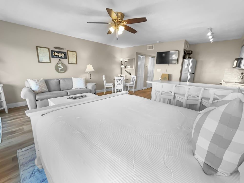 Condo, 1 Bedroom