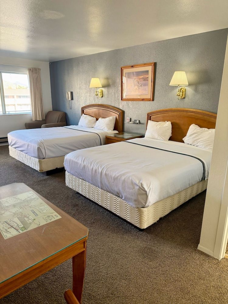 Bristlecone Motel Standard Room, 2 Queen Beds