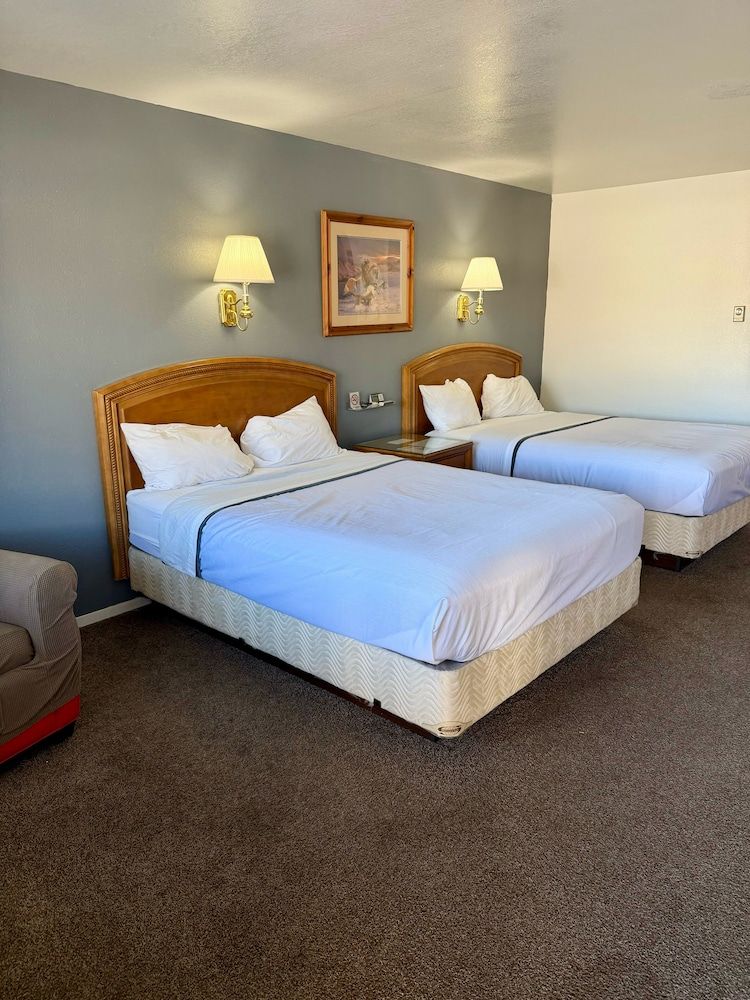Bristlecone Motel Standard Room, 2 Queen Beds 2