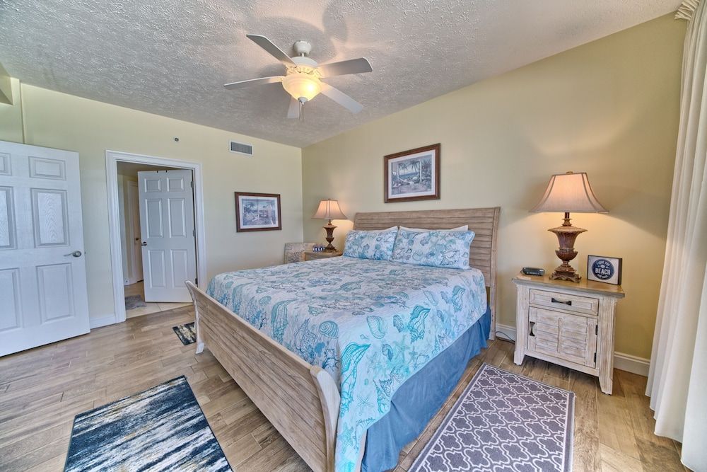 Condo, 2 Bedrooms