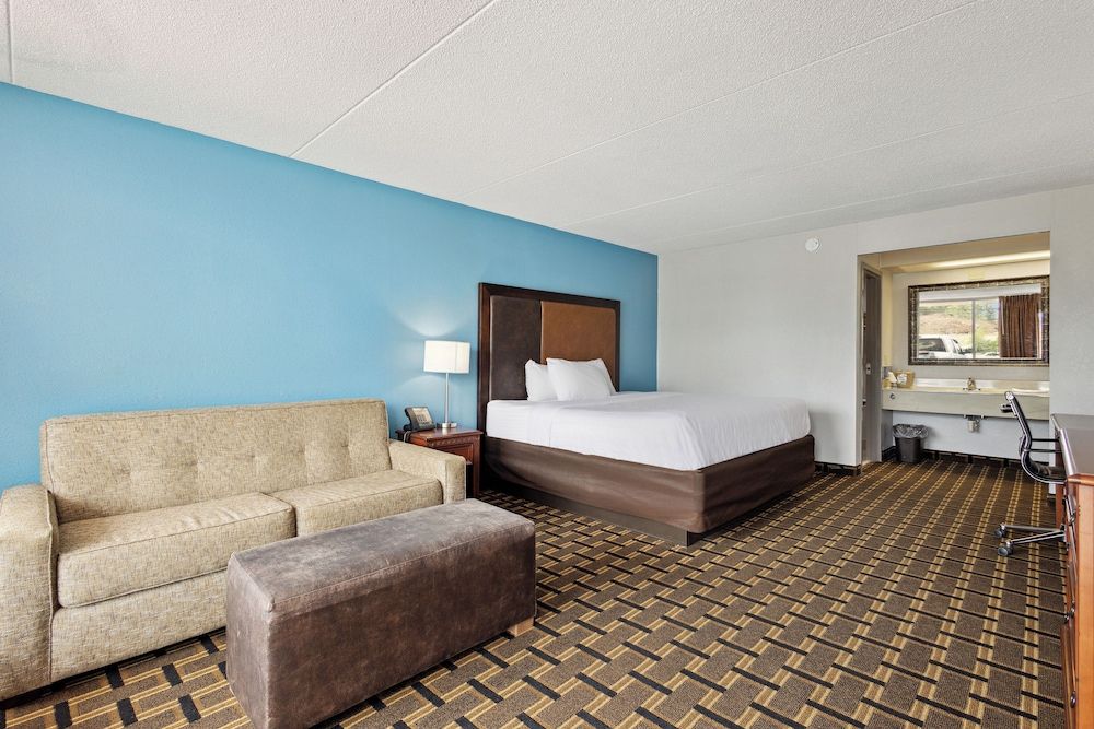 Relax inn by OYO Greeneville Near Hwy US-321 Room, 1 King Bed, Smoking 3