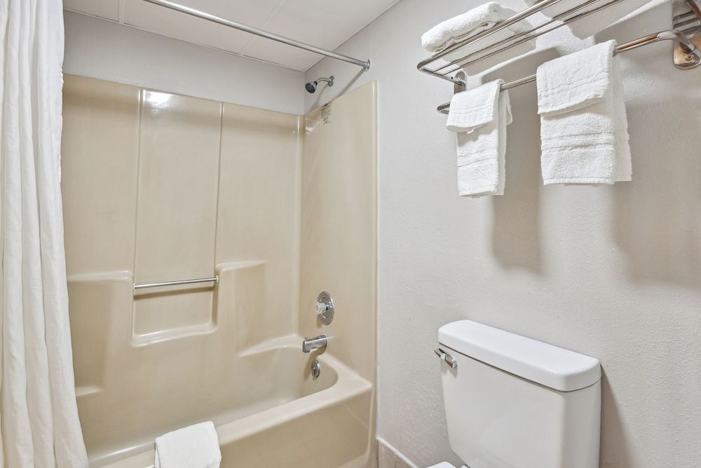 Relax inn by OYO Greeneville Near Hwy US-321 Room, 1 King Bed, Smoking 10