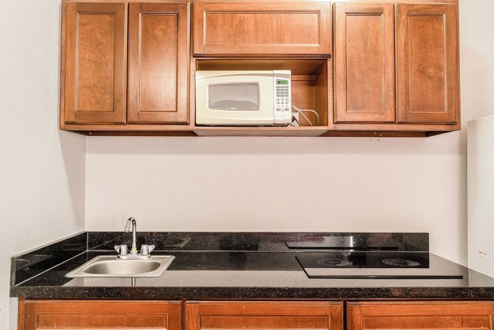 OYO Budget Inn Falfurrias Hwy 281 2 Queen Beds with Kitchenette Non-Smoking 8