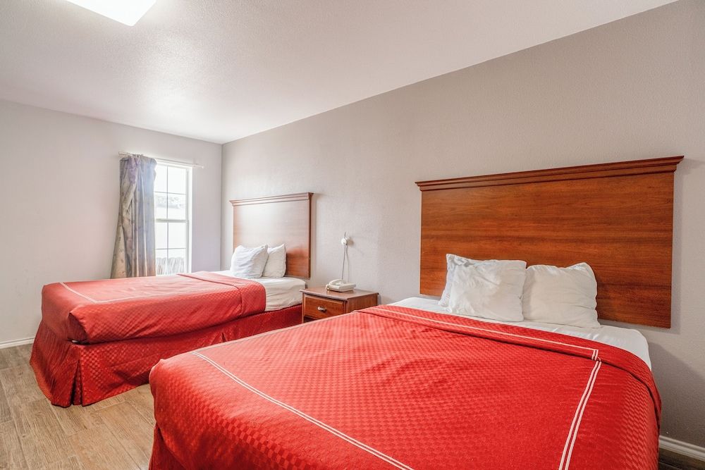 OYO Budget Inn Falfurrias Hwy 281 2 Queen Beds with Kitchenette Non-Smoking 5