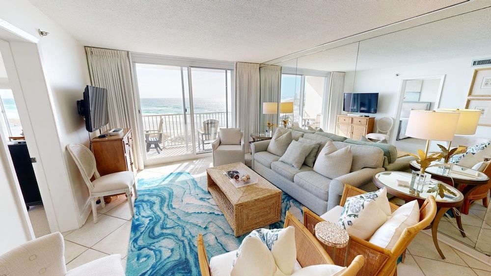 Condo, 2 Bedrooms