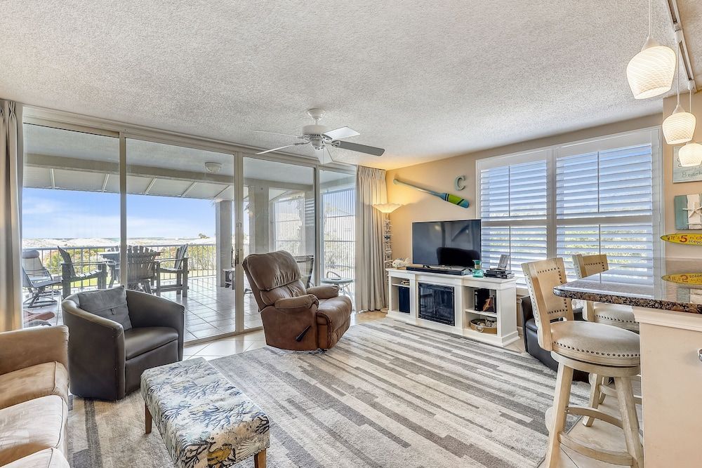Condo, 2 Bedrooms