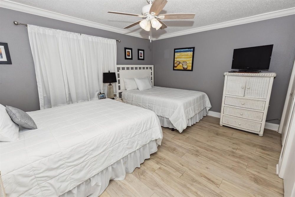 Condo, 2 Bedrooms