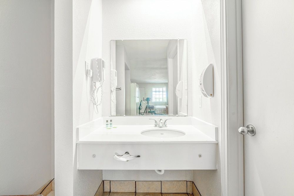 Executive Inn Port Lavaca by OYO Room, 1 King Bed, Non Smoking, Kitchenette 15