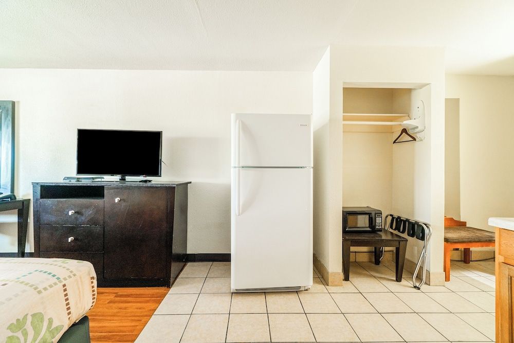 Executive Inn Port Lavaca by OYO Room, 1 King Bed, Non Smoking, Kitchenette 13