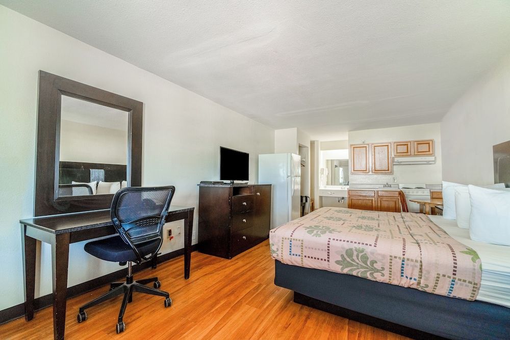 Executive Inn Port Lavaca by OYO Room, 1 King Bed, Non Smoking, Kitchenette 11