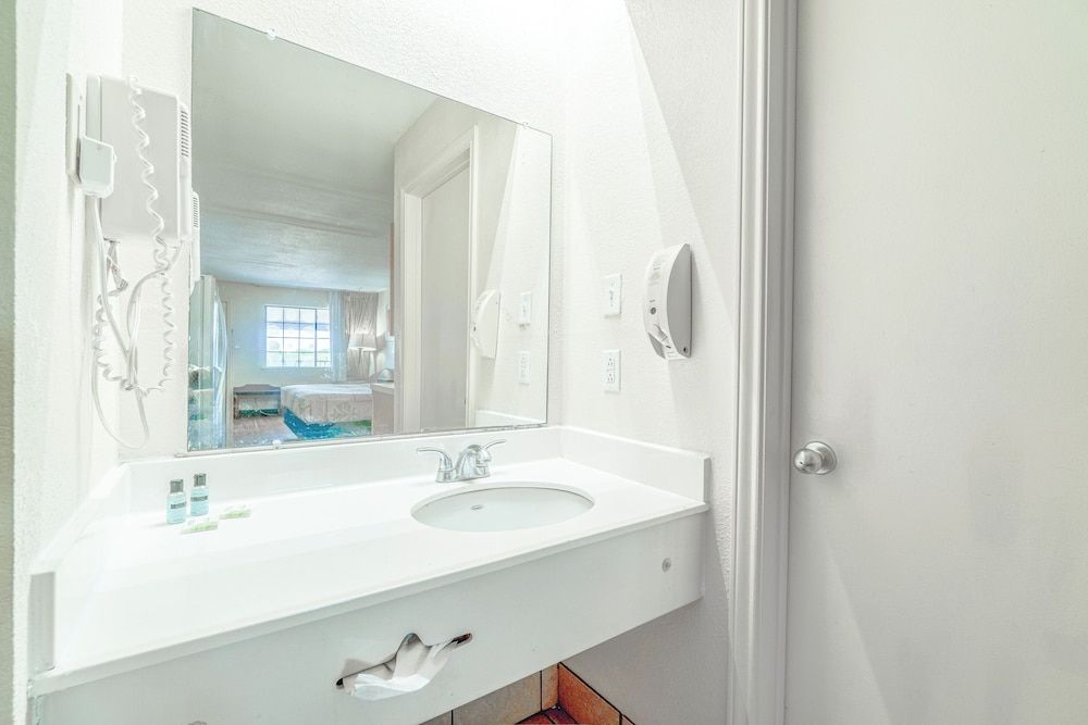 Executive Inn Port Lavaca by OYO Room, 1 King Bed, Non Smoking, Kitchenette 14