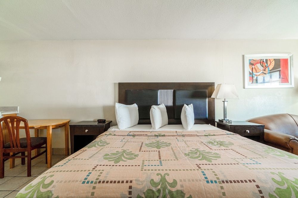 Executive Inn Port Lavaca by OYO Room, 1 King Bed, Non Smoking, Kitchenette 7