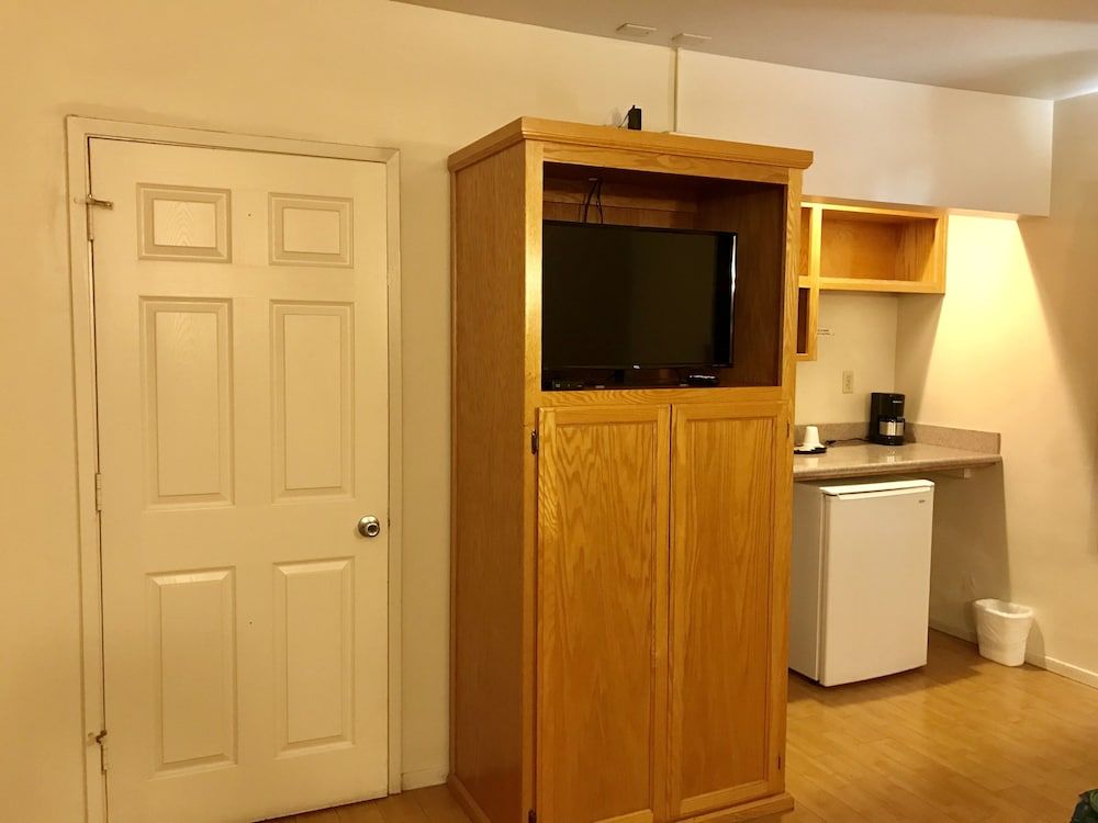 Sunrise Inn Turlock Queen Room 7