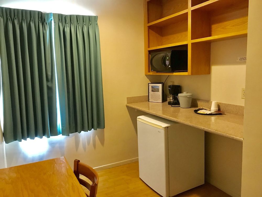 Sunrise Inn Turlock Queen Room 6