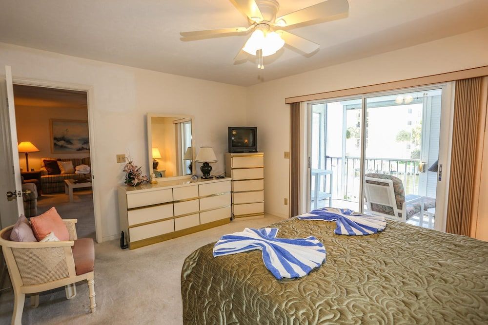 Condo (2 Bedrooms)