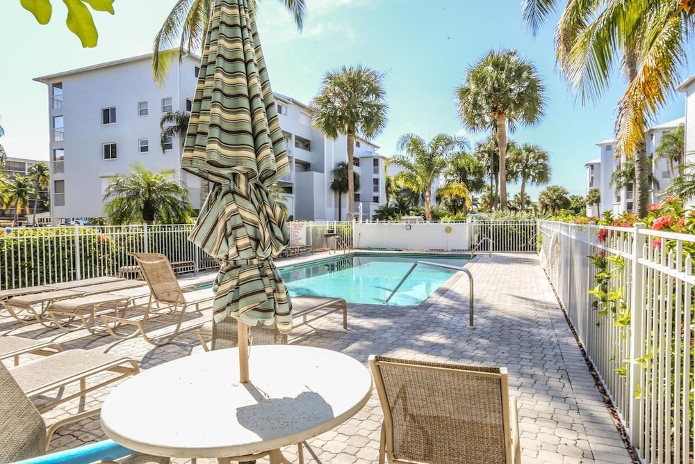 Condo (2 Bedrooms)