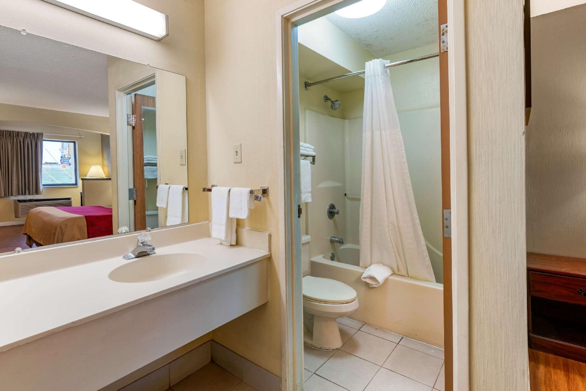 1 King Bed, Business Room, Nonsmoking