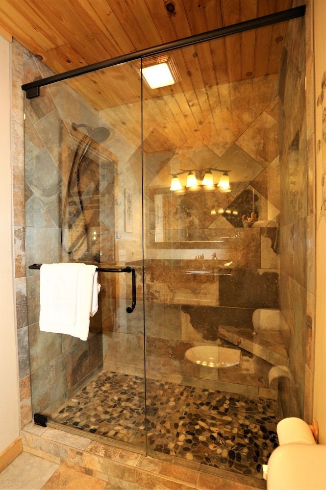 Always & Forever 1 Bedroom Cabin by RedAwning Cabin, 1 Bedroom 18