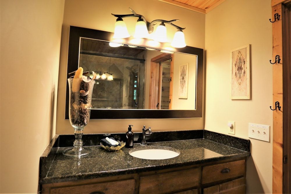 Always & Forever 1 Bedroom Cabin by RedAwning Cabin, 1 Bedroom 19