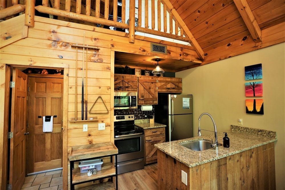 Always & Forever 1 Bedroom Cabin by RedAwning Cabin, 1 Bedroom 6