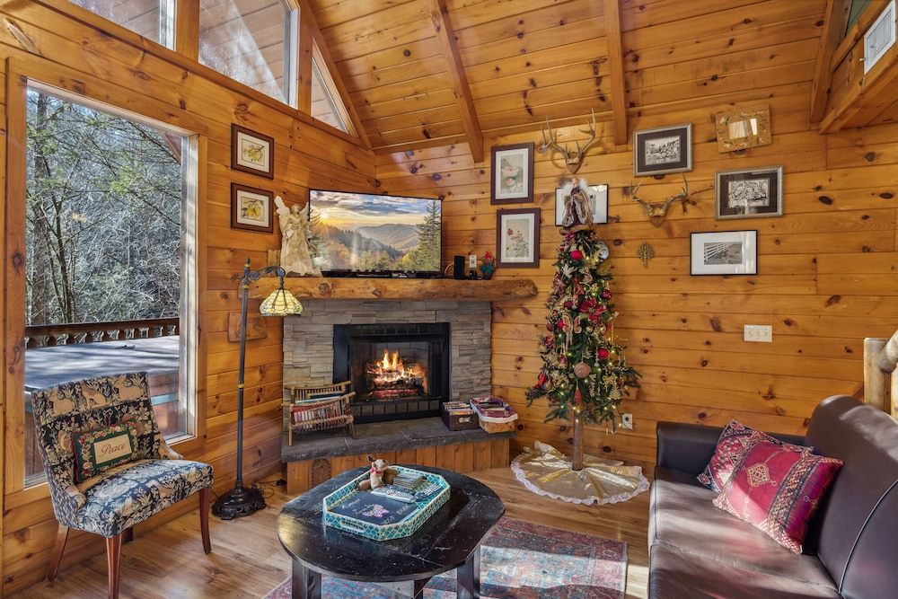 Always & Forever 1 Bedroom Cabin by RedAwning Cabin, 1 Bedroom 10