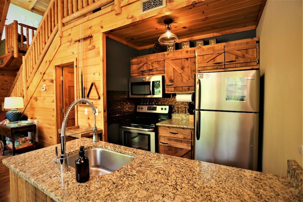 Always & Forever 1 Bedroom Cabin by RedAwning Cabin, 1 Bedroom 5