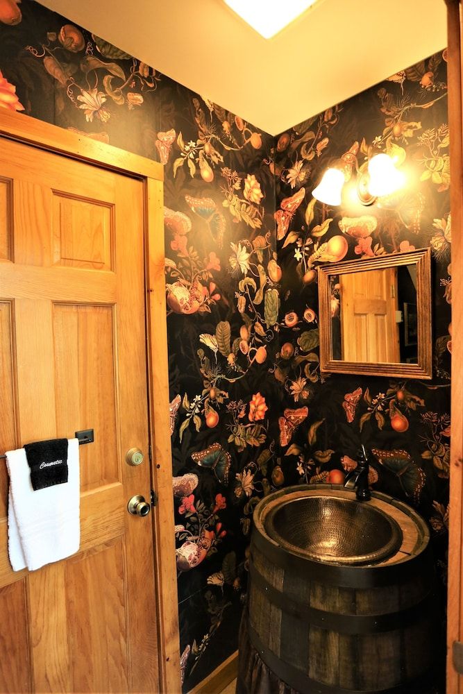 Always & Forever 1 Bedroom Cabin by RedAwning Cabin, 1 Bedroom 20