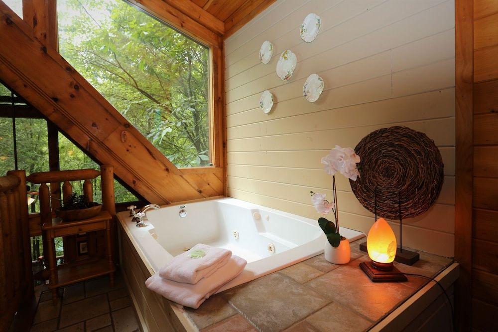 Always & Forever 1 Bedroom Cabin by RedAwning Cabin, 1 Bedroom 16