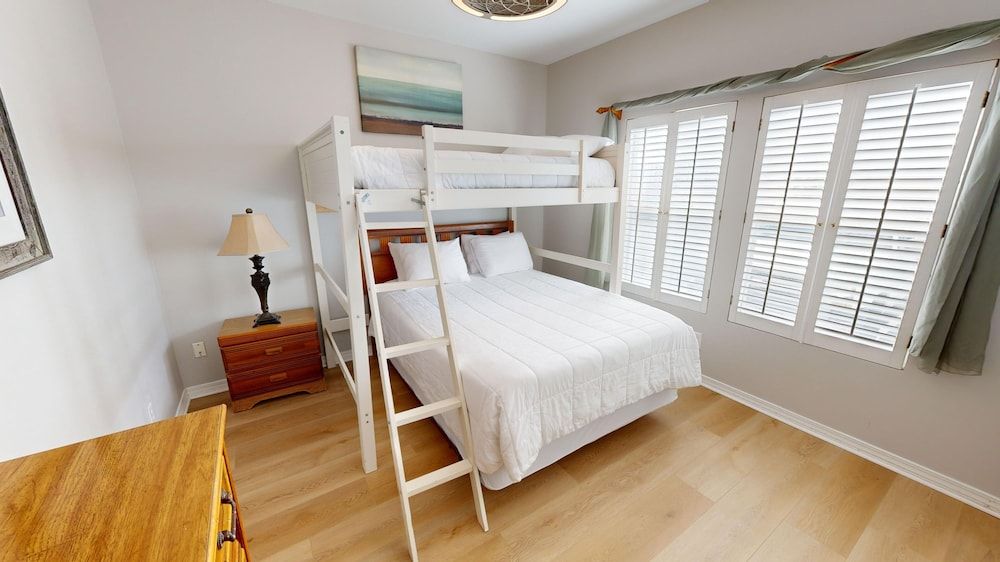 Condo, 2 Bedrooms