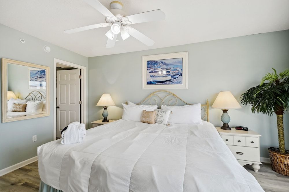 Condo, 2 Bedrooms