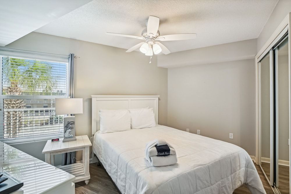Condo, 2 Bedrooms