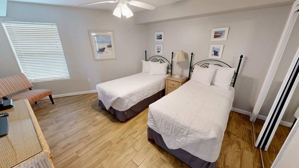 Condo, 2 Bedrooms